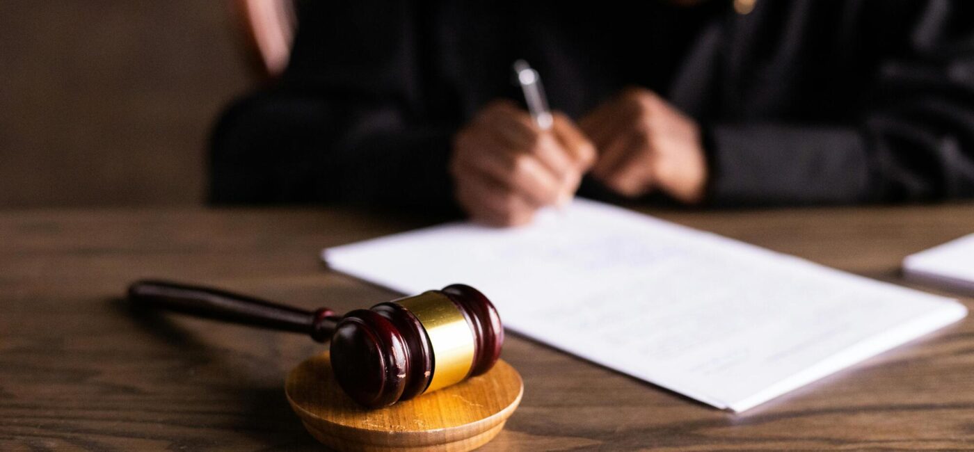 Medidas cautelares: cómo pueden perjudicarte si caen en malas manos