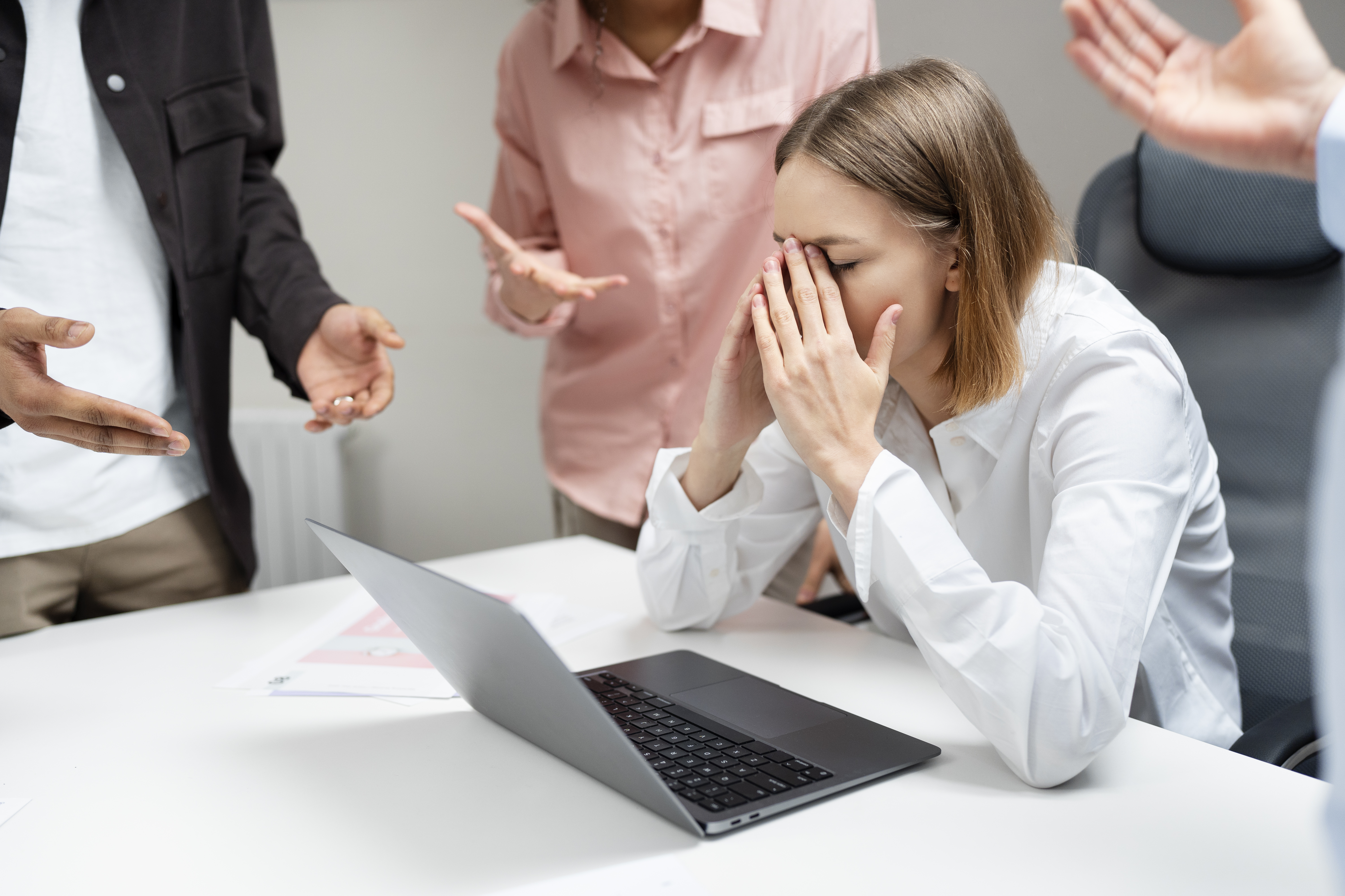 ¿Te tratan mal en el trabajo? Identifica si es mobbing y defiende tus derechos